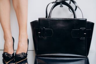 O que avaliar antes de comprar uma bolsa de couro feminina