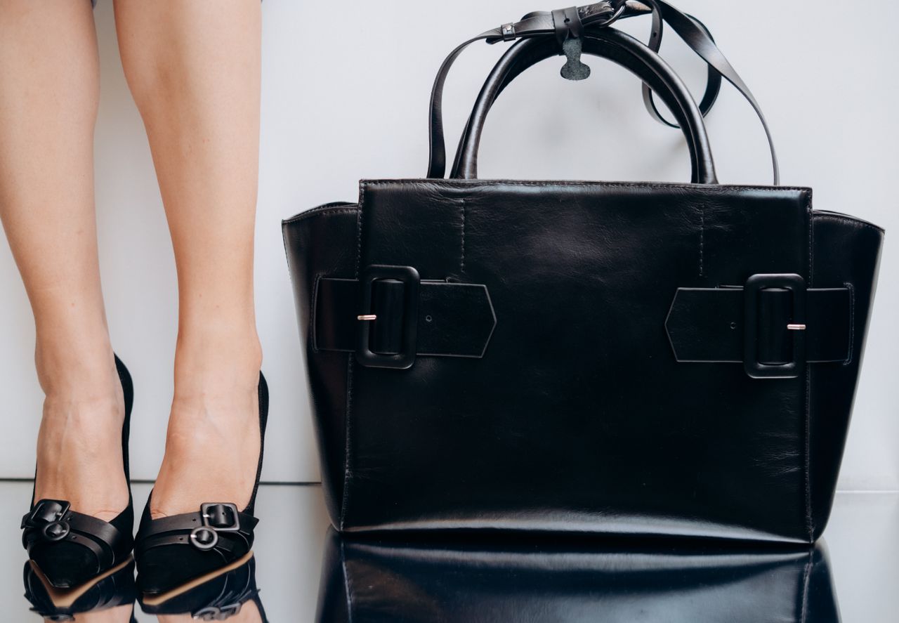 O que avaliar antes de comprar uma bolsa de couro feminina